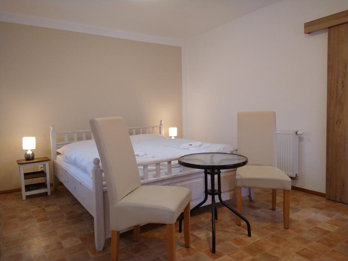 Apartmany Maly Mnich Mnisek pod Brdy Luaran gambar