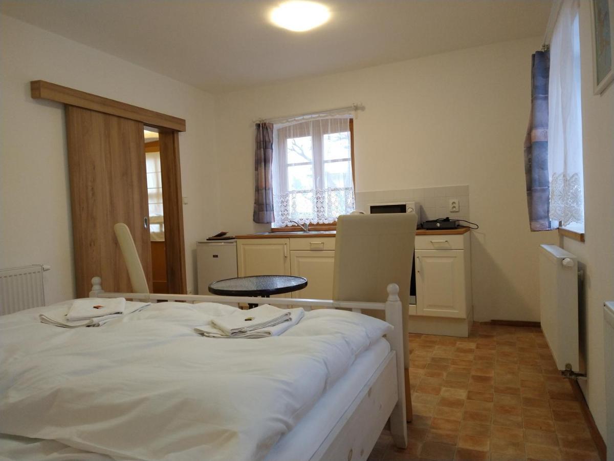Apartmany Maly Mnich Mnisek pod Brdy Luaran gambar