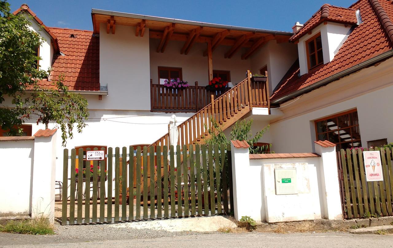 Apartmany Maly Mnich Mnisek pod Brdy Luaran gambar